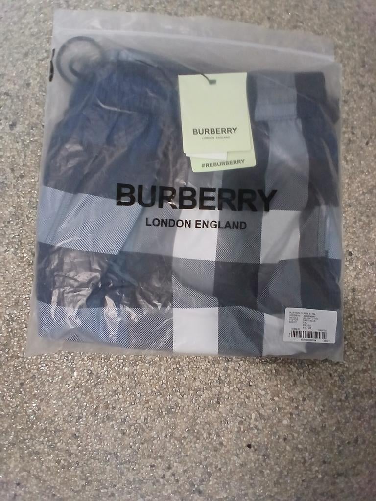 Burberry short, Ophalen, Nieuw, Maat 56/58 (XL), Burberry