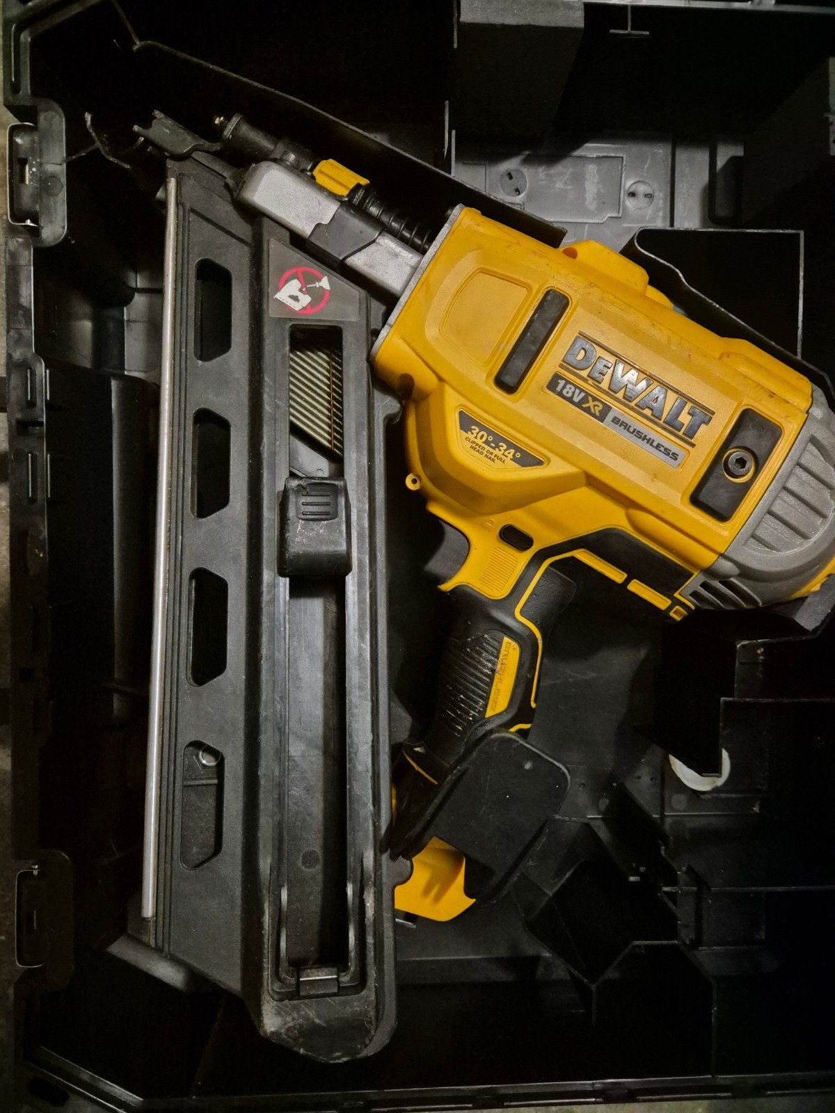 Cloueuse dewalt
