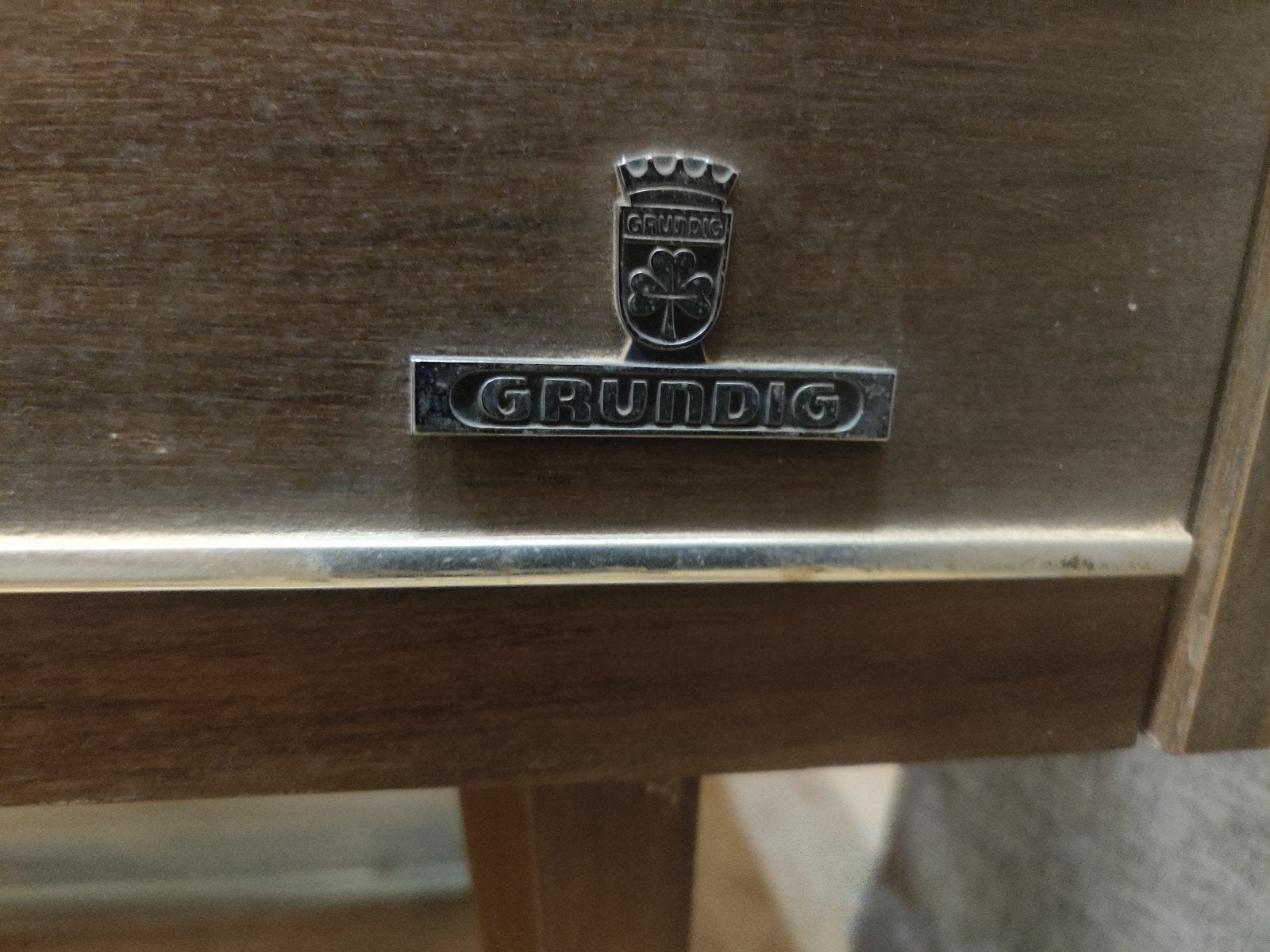 vintage transistor-radio-platenspeler Grundig Mandello 4, Antiek en Kunst, Ophalen