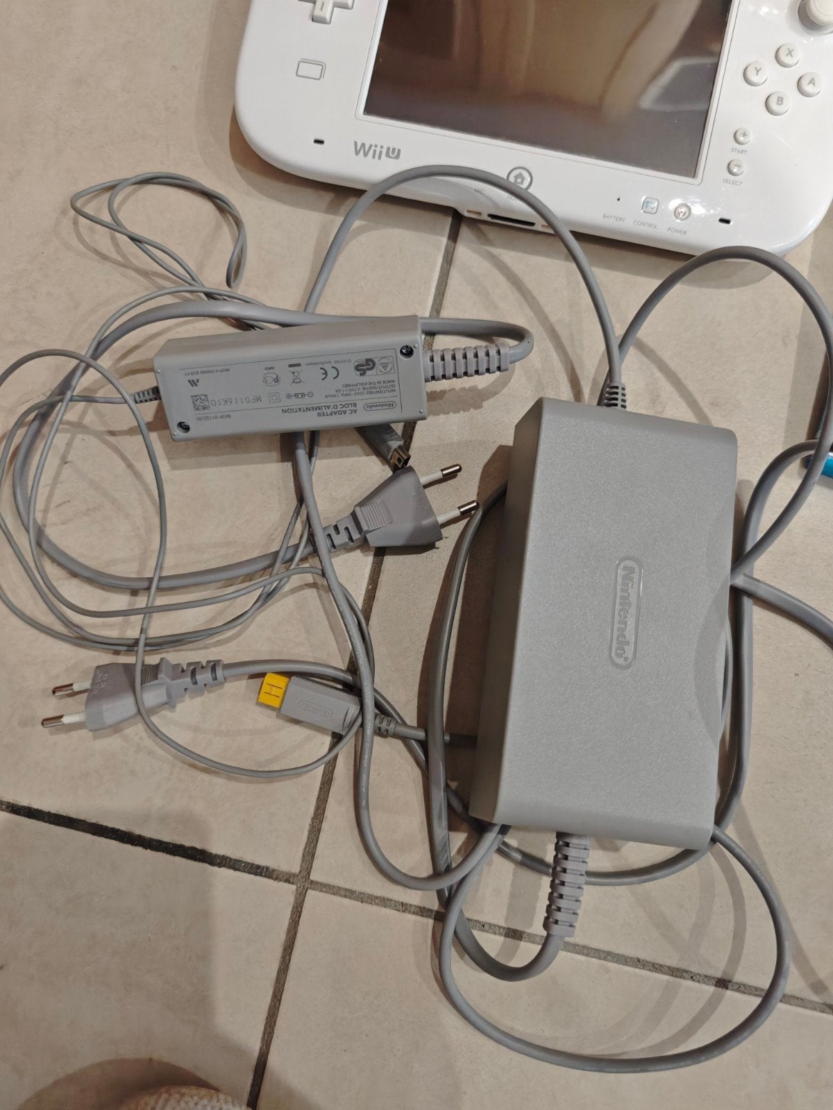 Nintendo Wii U blanche avec GamePad + 5 jeux et accessoires, Enlèvement ou Envoi