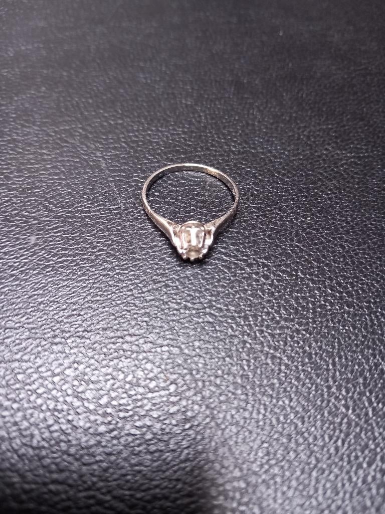 Bague en or 18 k avec un diamant, Bijoux, Sacs & Beauté, Bagues, Comme neuf, Or, Enlèvement, 17 à 18