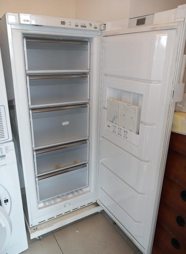 Rechtopstaande vriezer, Elektronische apparatuur, Vriezers en Diepvrieskisten, Gebruikt, Tussenbouw, 140 tot 160 cm, 60 tot 90 cm