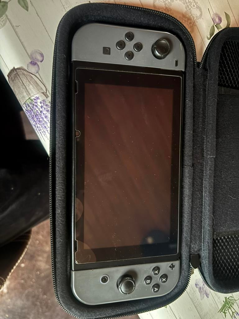 Nintendo switch 1, Games en Spelcomputers, Ophalen of Verzenden, Zo goed als nieuw, Met 2 controllers, Switch Original