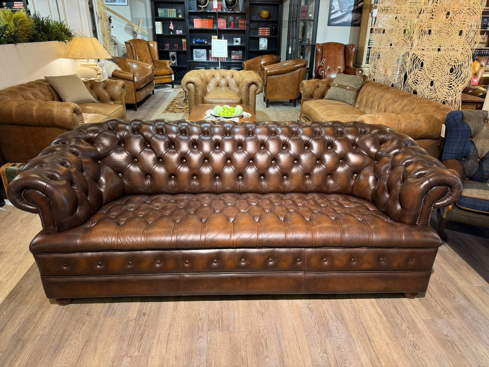 Engelse chesterfield 3 zit bank Buttonseat Antiek bruin leer, Ophalen of Verzenden