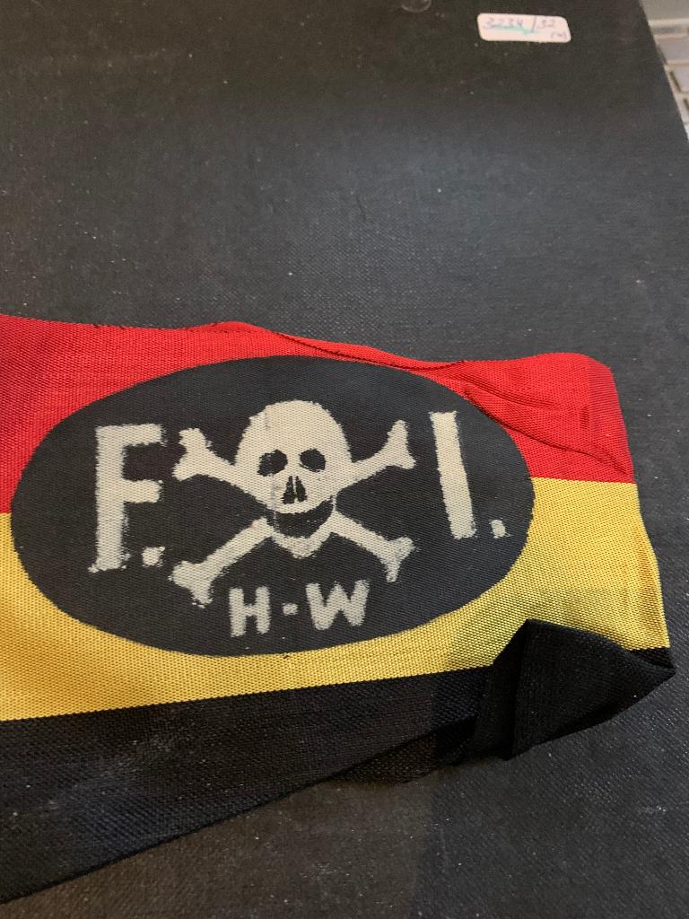 Bijzondere armband van het verzet WOII, Verzamelen, Militaria | Tweede Wereldoorlog, Ophalen of Verzenden, Overige soorten, Embleem of Badge