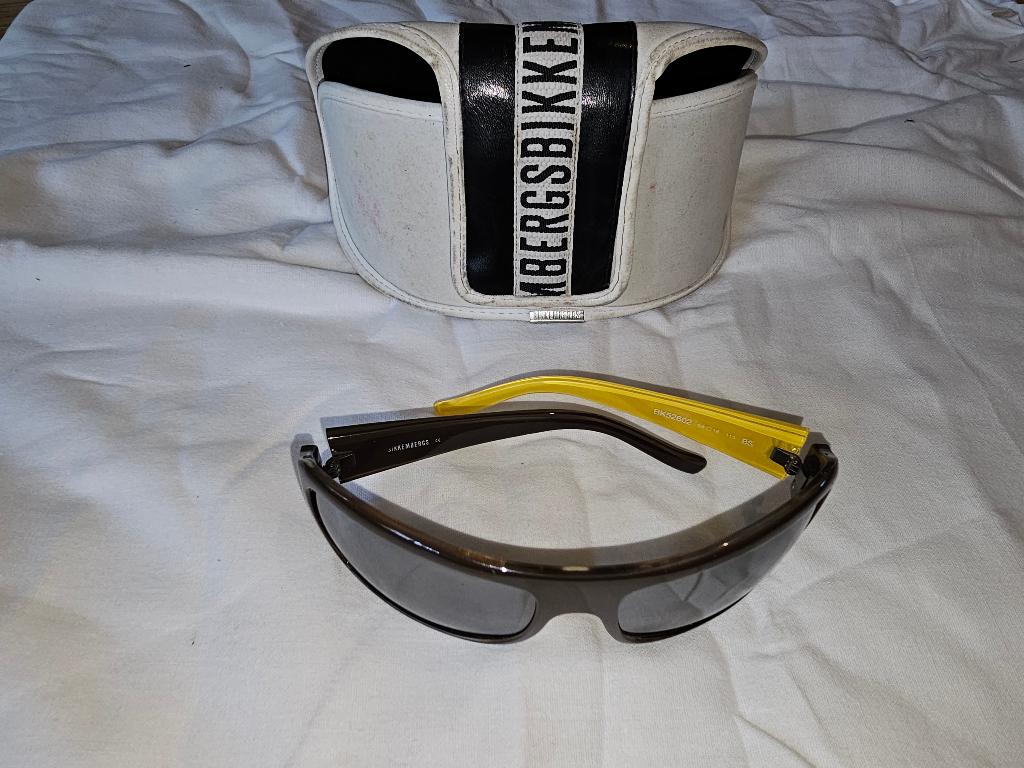 Bikkembergs zonnebril met etui, Enlèvement ou Envoi, Utilisé, Lunettes de soleil