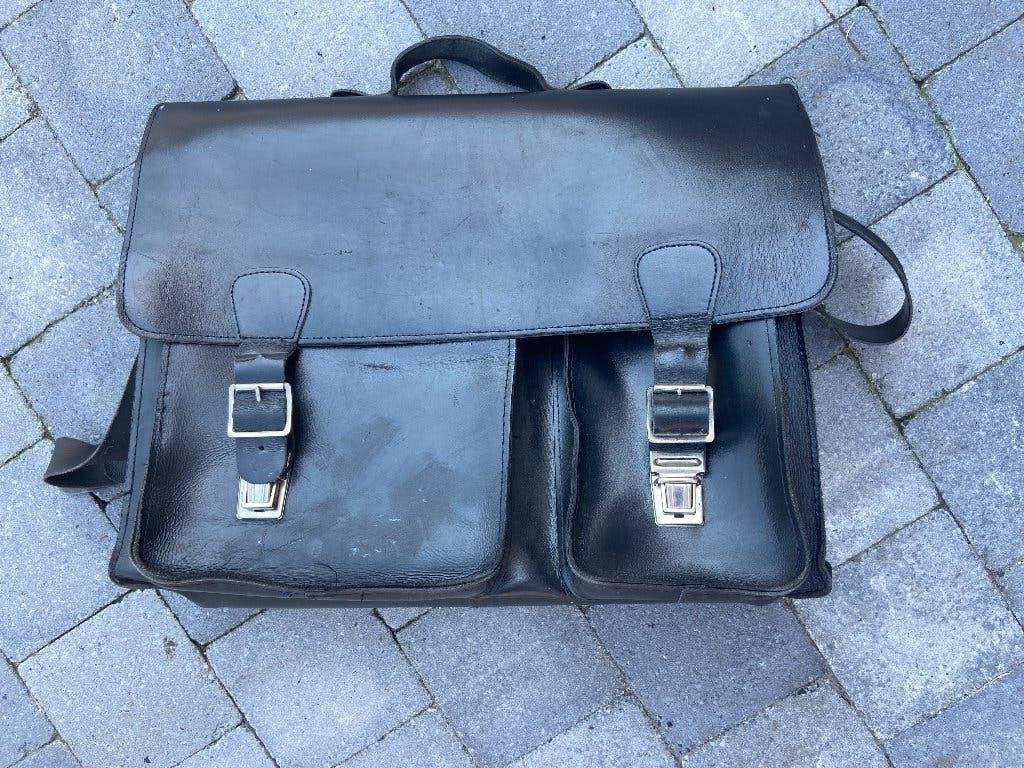 Serviette/sac de travail/sacoche en cuir noir, Cuir, 30 à 40 cm, Comme neuf, Enlèvement