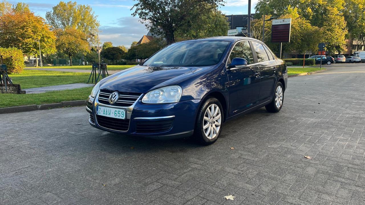 Volkswagen Jetta, 1.6 benzine, 217.000km, airco, Auto's, Zwart, Blauw, 1595 cc, Particulier