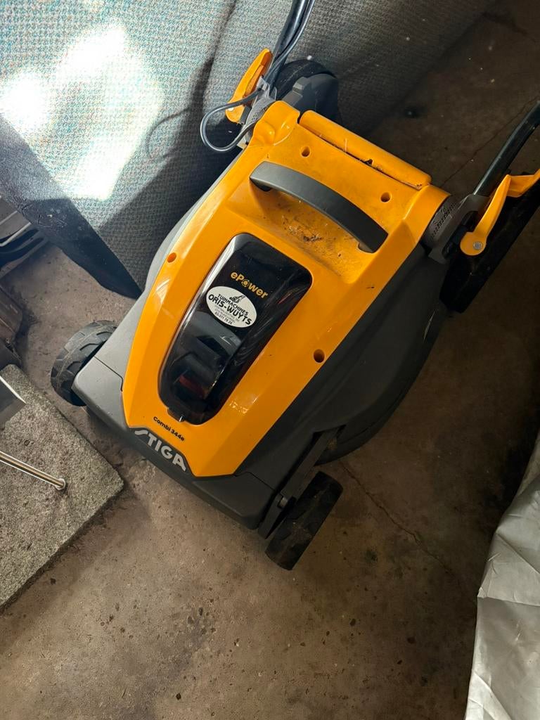 Stiga E344 elektrisch grasmaaier, Ophalen, Cirkelmaaier, Gebruikt, Accu-grasmaaier