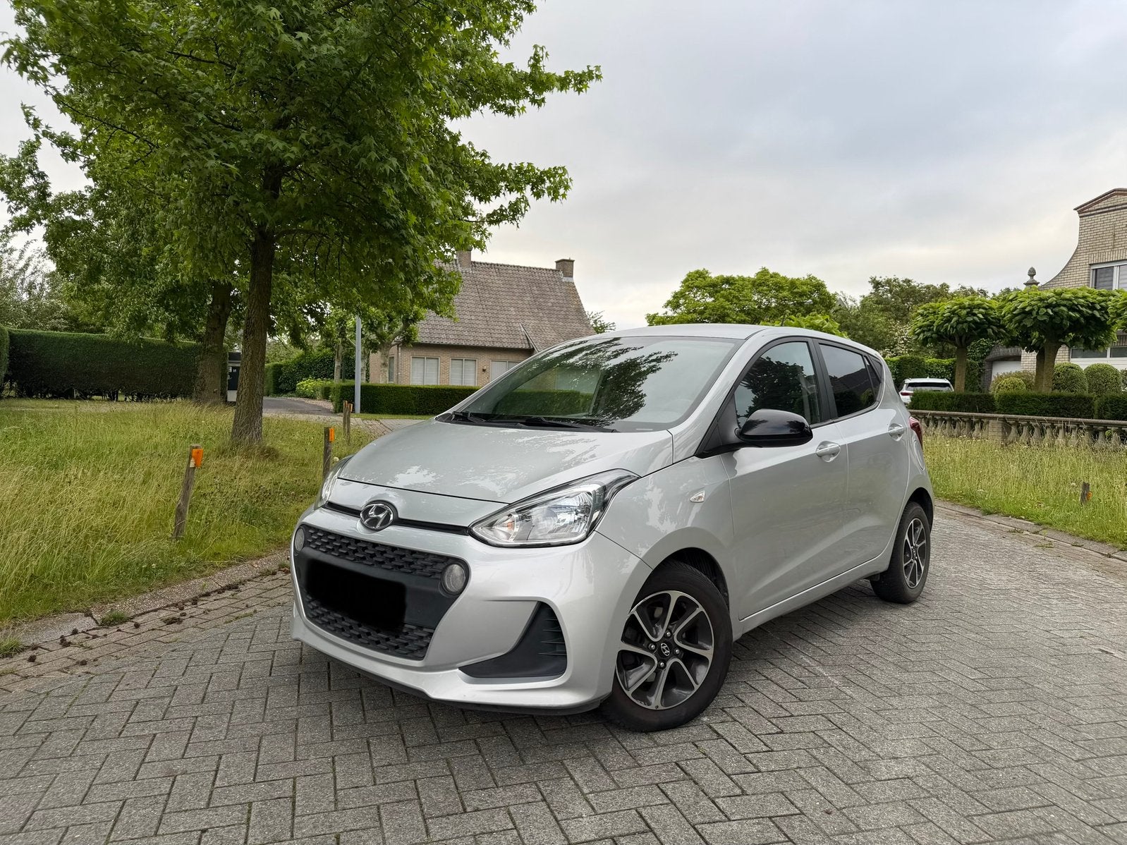 Hyundai i10 2019, avec 115 000 km, Autos, Hyundai, Argent ou Gris, Achat, Euro 6, Boîte manuelle