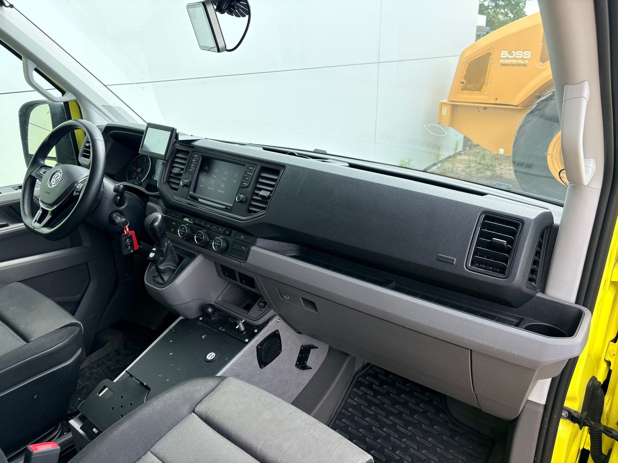 Volkswagen Crafter 2.0 TDI 177PK Ambulance L3H3 Automaat Zie, Auto's, Gebruikt, Euro 6, 4 cilinders, Volkswagen