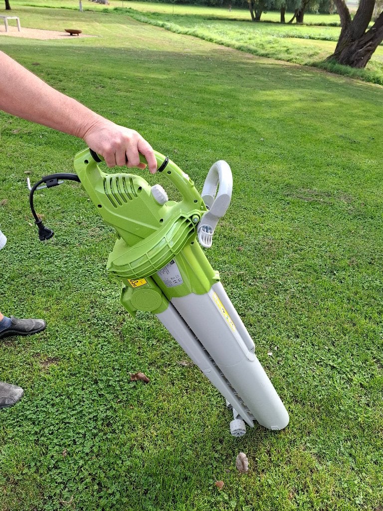 Aspirateur/souffleur électrique en parfait état, Central park, Électrique, Porté à la main, Avec sac de ramassage