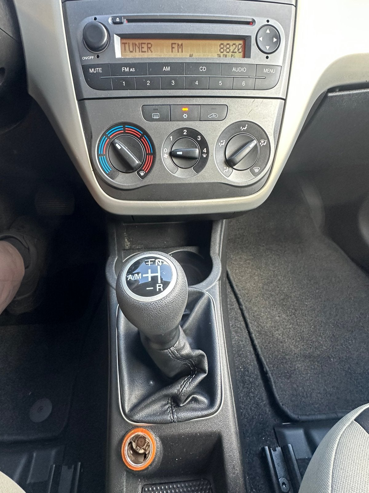 Fiat Punto 1.2 AUTOMAAT, GARANTIE, airco, CarPlay, …, Auto's, Stof, 4 cilinders, Apple Carplay, Zwart