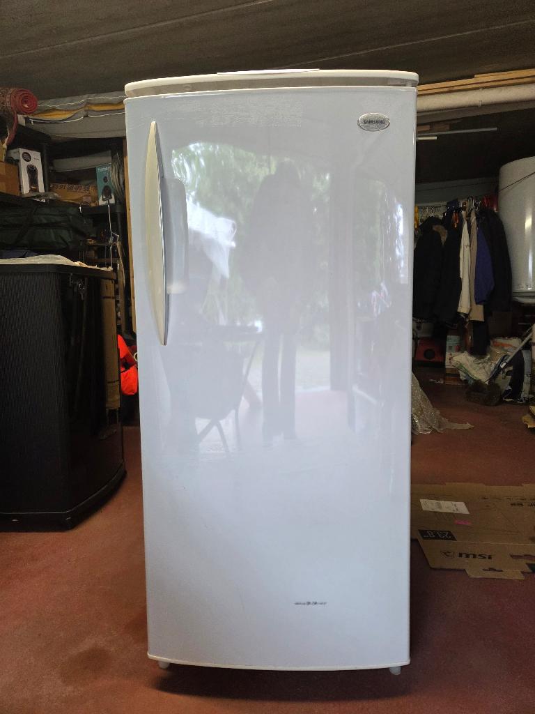 Frigo Samsung avec compartiment congélation, Electroménager, Réfrigérateurs & Frigos, Avec compartiment congélateur, 85 à 120 cm