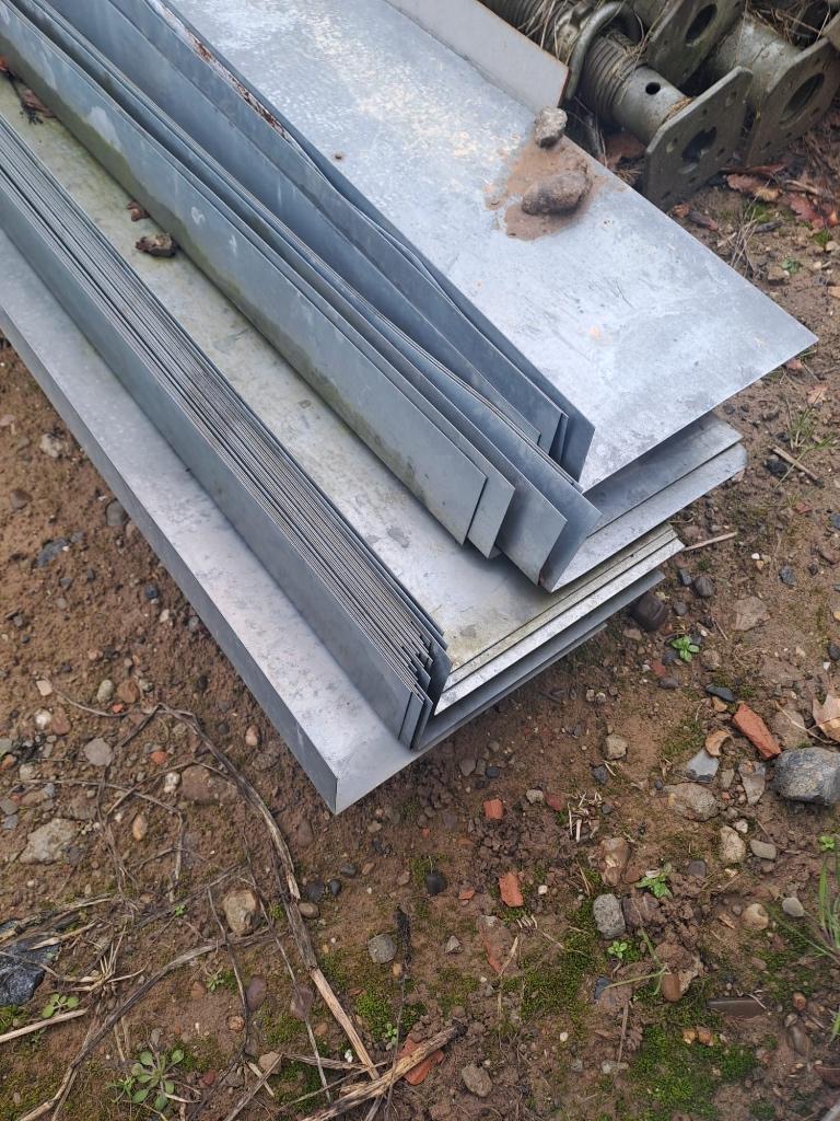 37 Gegalvaniseerde randbekisting van 3 meter lang €800, Ophalen