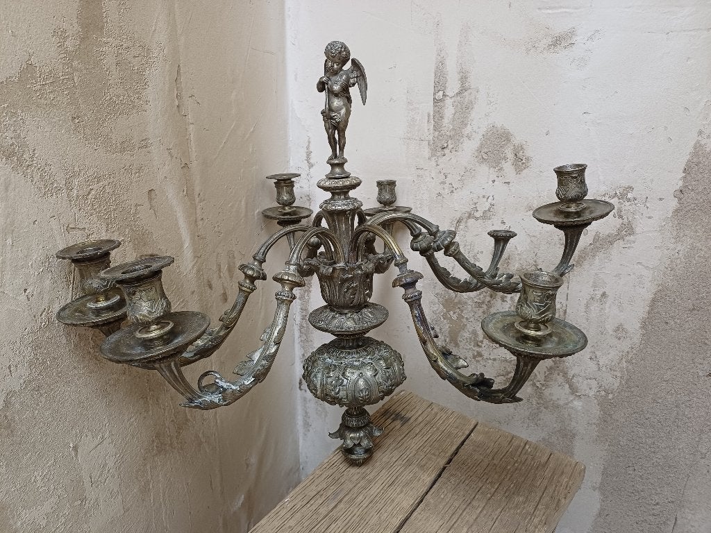 Lustre Cupidon bronze, Enlèvement