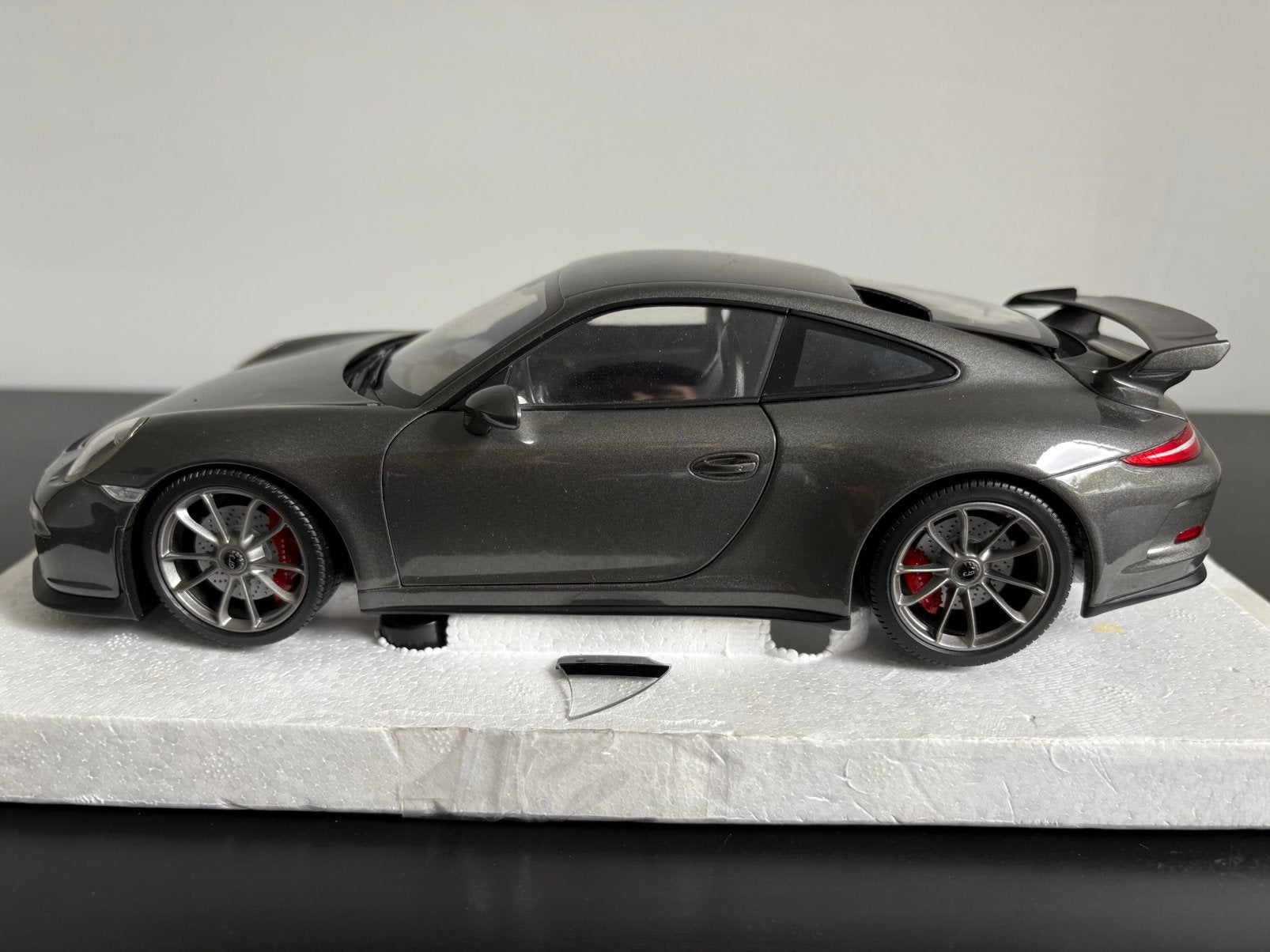 Porsche 991.1 GT3 1/18 Minichamps, Enlèvement, Utilisé