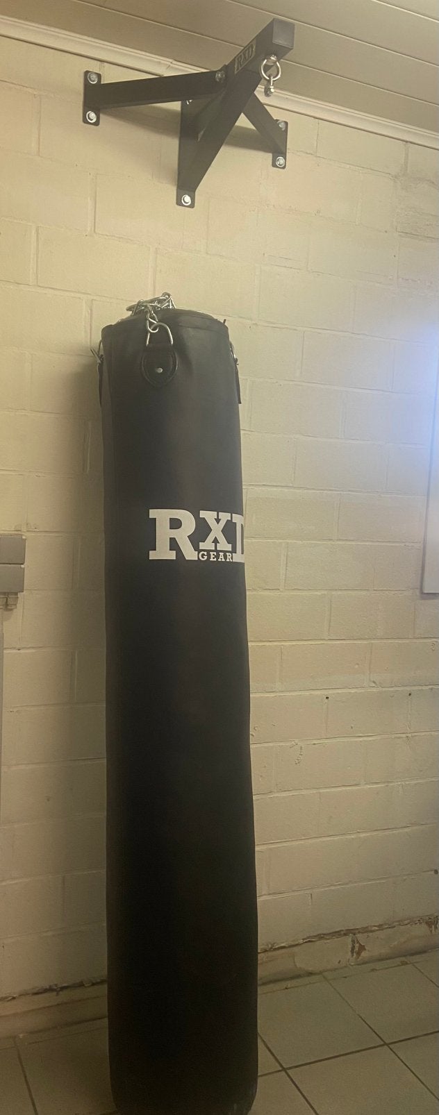 Lange bokszak en muurhouder van RXD -> nieuwstaat, Sport en Fitness, Ophalen, Zo goed als nieuw
