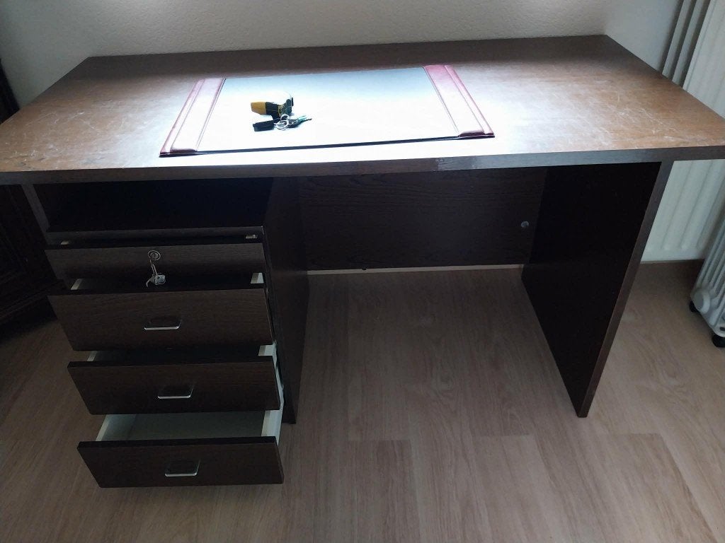 Stevig bureau met apart ladeblok met 4 laden – donkerbruin, Maison & Meubles, Bureaux, Bureau d'écolier, Utilisé, Avec roues, 140 cm