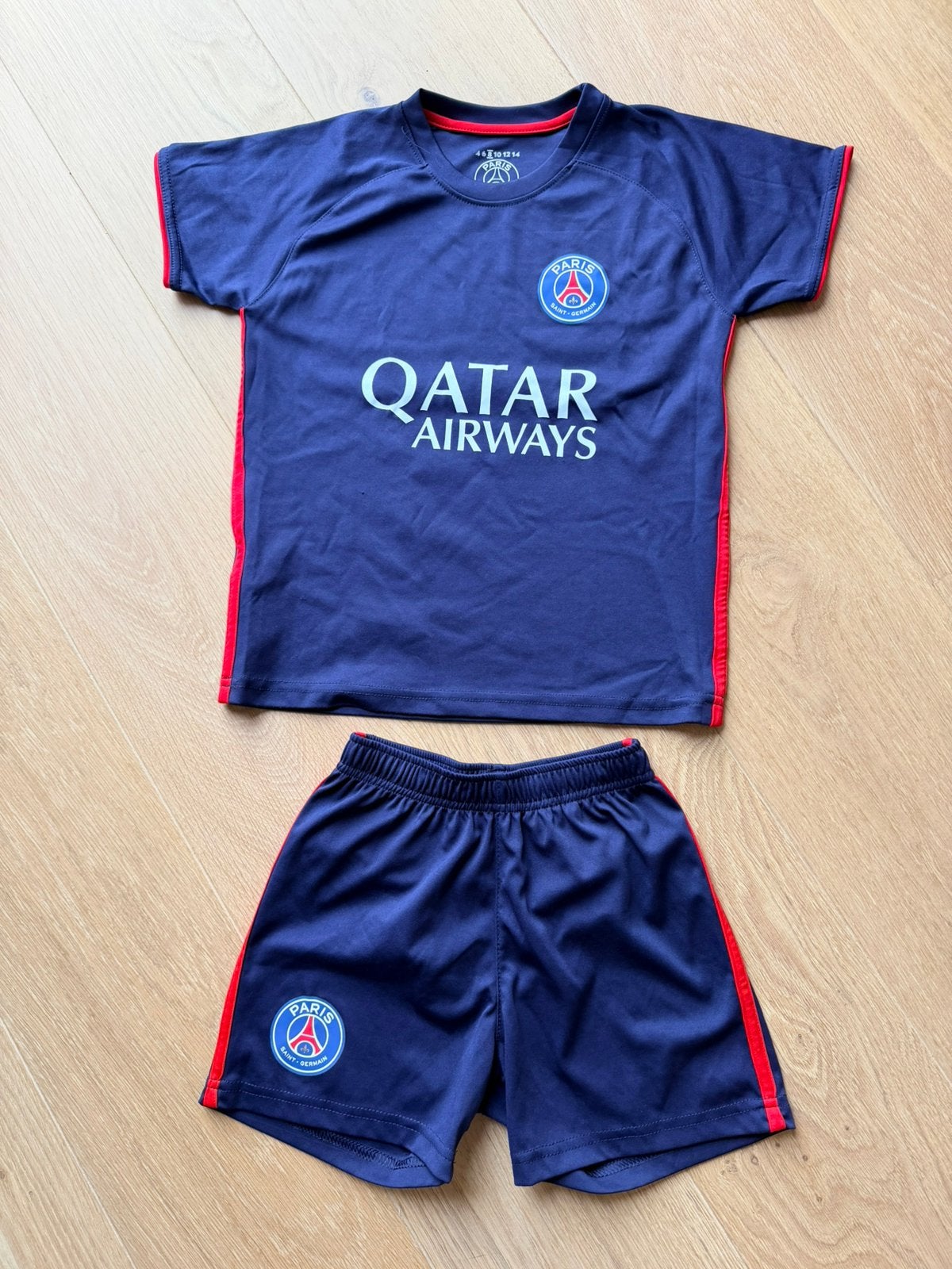 Voetbaltenue maat 122 - 128 van Paris Saint-Germain, Ophalen of Verzenden, Zo goed als nieuw, Jongen of Meisje, Sport- of Zwemkleding