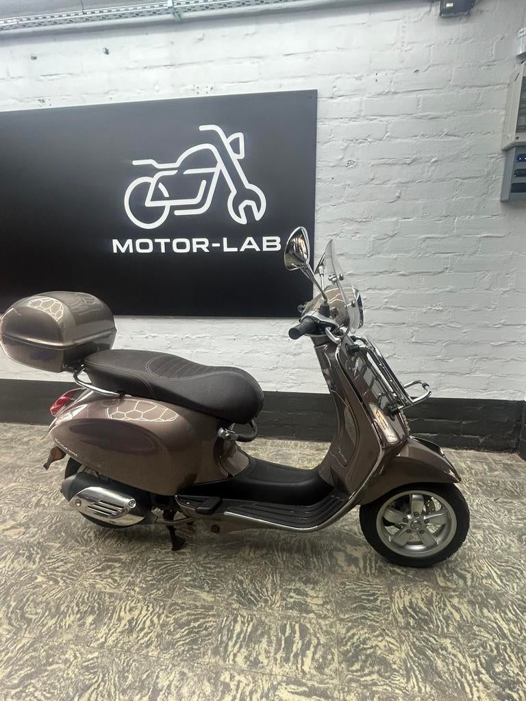 Vespa primavera, Fietsen en Brommers, Scooters | Vespa, Ophalen, Zo goed als nieuw