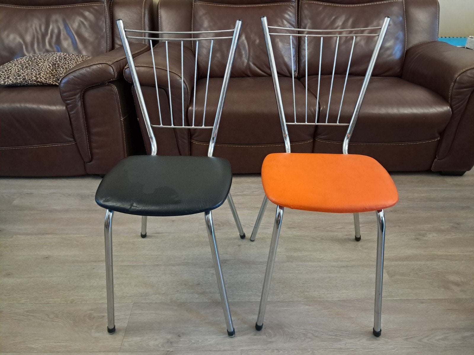 8 chaises annèe 1970 (disigner  SOUDEUROP)voir google, Enlèvement