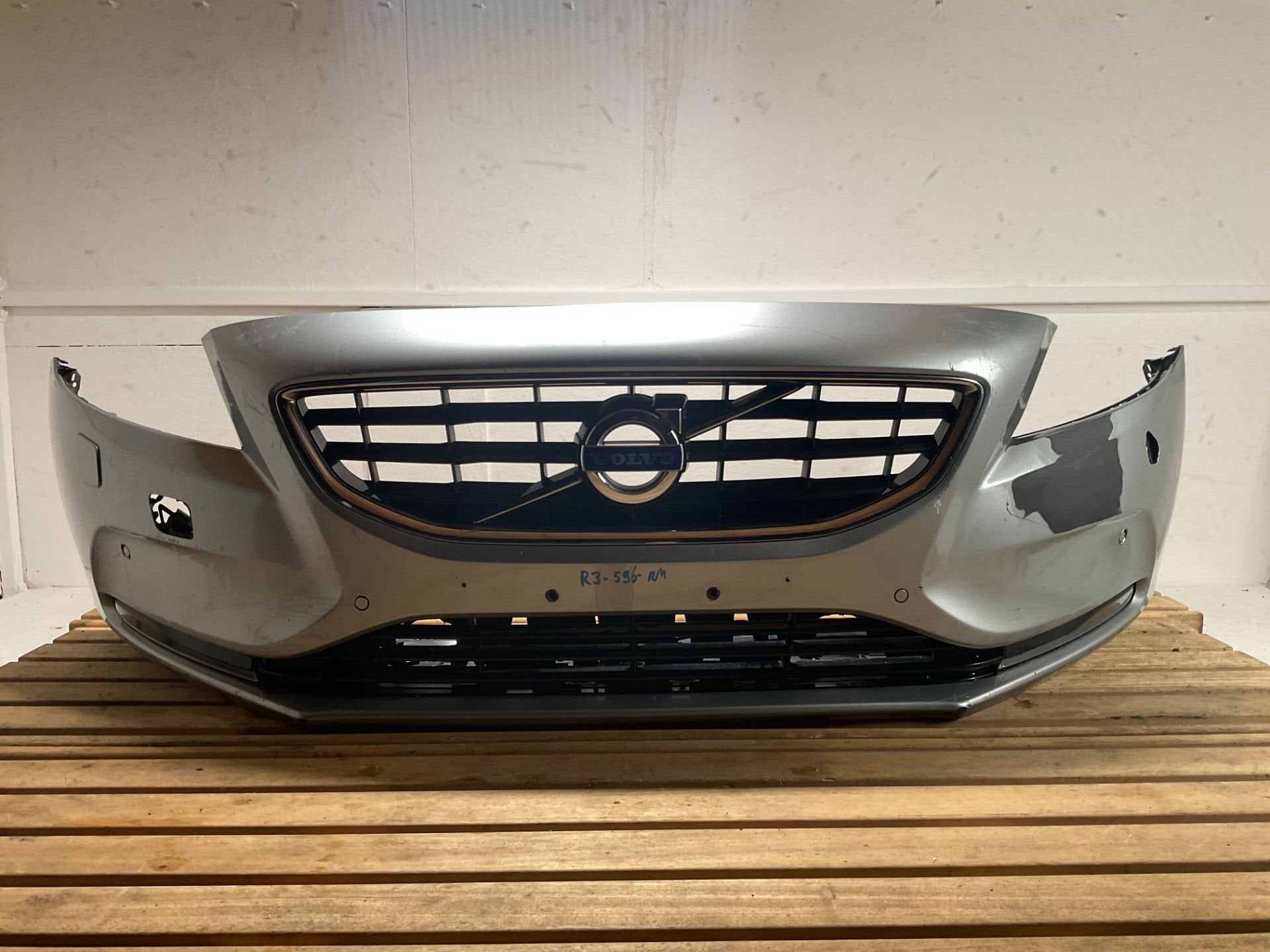 Bumper Volvo V40 31455220 Voorbumper R3-596-Rm, Gebruikt, Gunnar Engellaus vag 8
405 31  Gothenburg, SE, Info@volvocars.com, Volvo