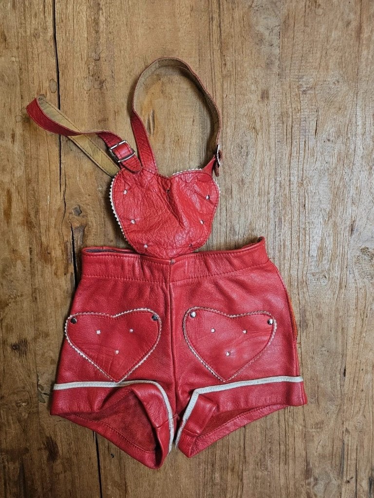 Kinder lederhosen rood, Kinderen en Baby's, Ophalen of Verzenden, Gebruikt, Rood