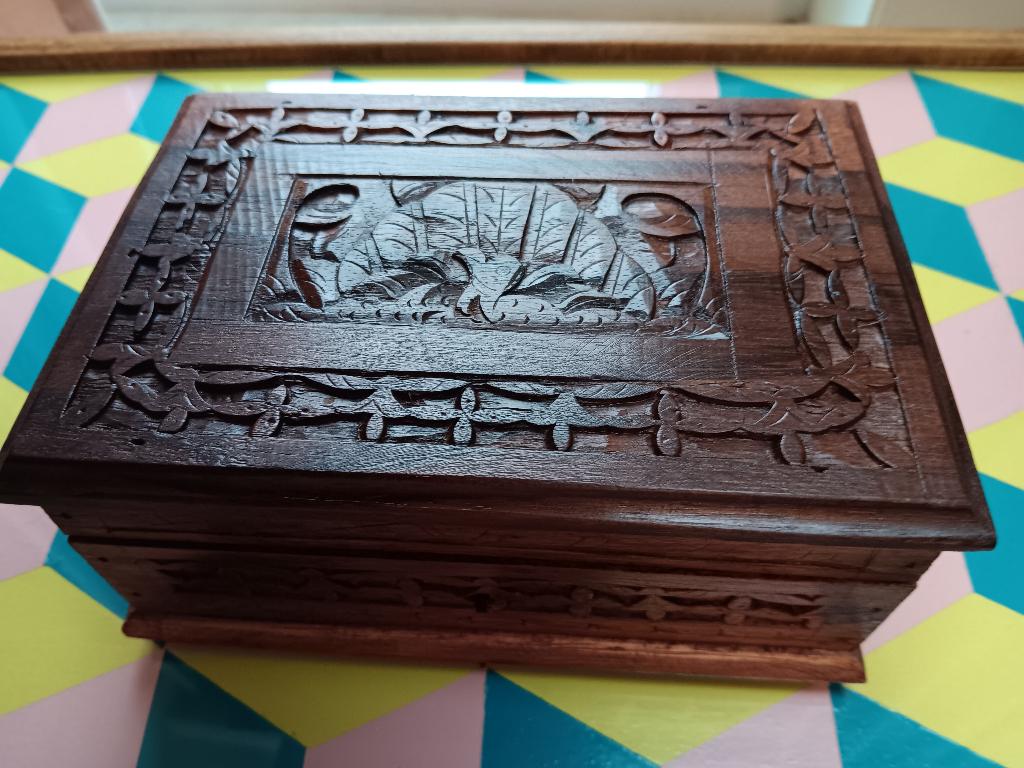 boîte/boîte d'artisanat en bois indonésien petit modèle), Antiquités & Art, Enlèvement ou Envoi