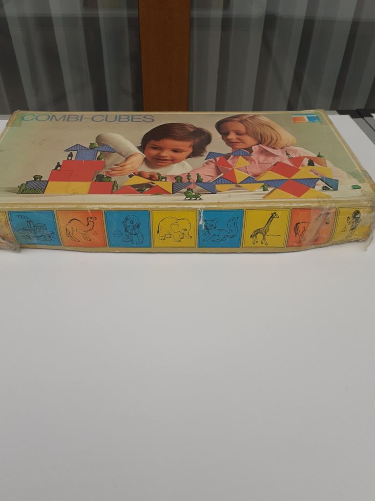 Kubus speelgoed van tupperware, Ophalen, Gebruikt