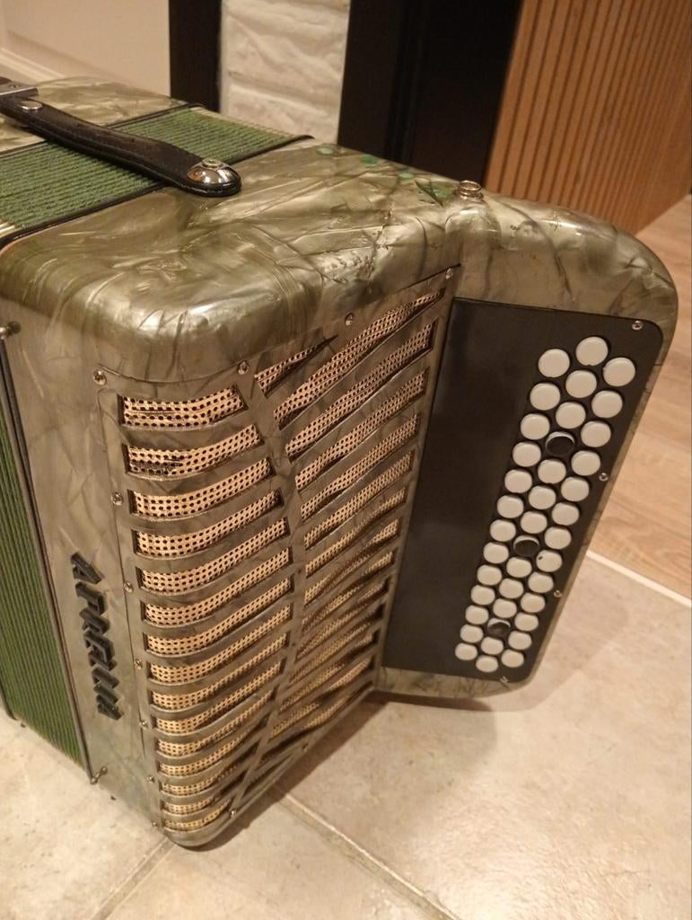 Accordéon Do 2, Musique & Instruments, Enlèvement