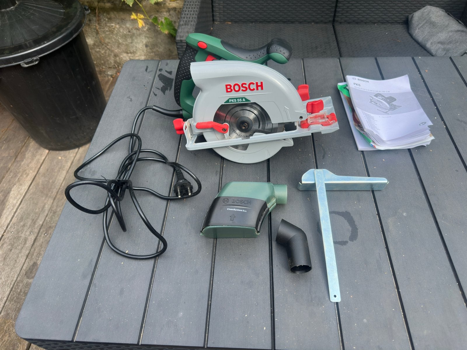 Scie circulaire Bosch NEUVE, Neuf, 1200 watts ou plus, 30 à 70 mm, Enlèvement
