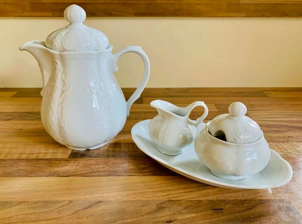 Porseleinen thee/koffiepot + melk & suikerpot, Huis en Inrichting, Keuken | Servies, Ophalen of Verzenden, Zo goed als nieuw, Porselein