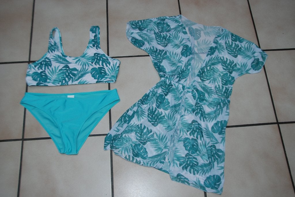 Bikini Maillot 2 pièces et sa tunique vert eau T160 ou 13/14, Enfants & Bébés, Maillots de bain pour enfants, Enlèvement ou Envoi