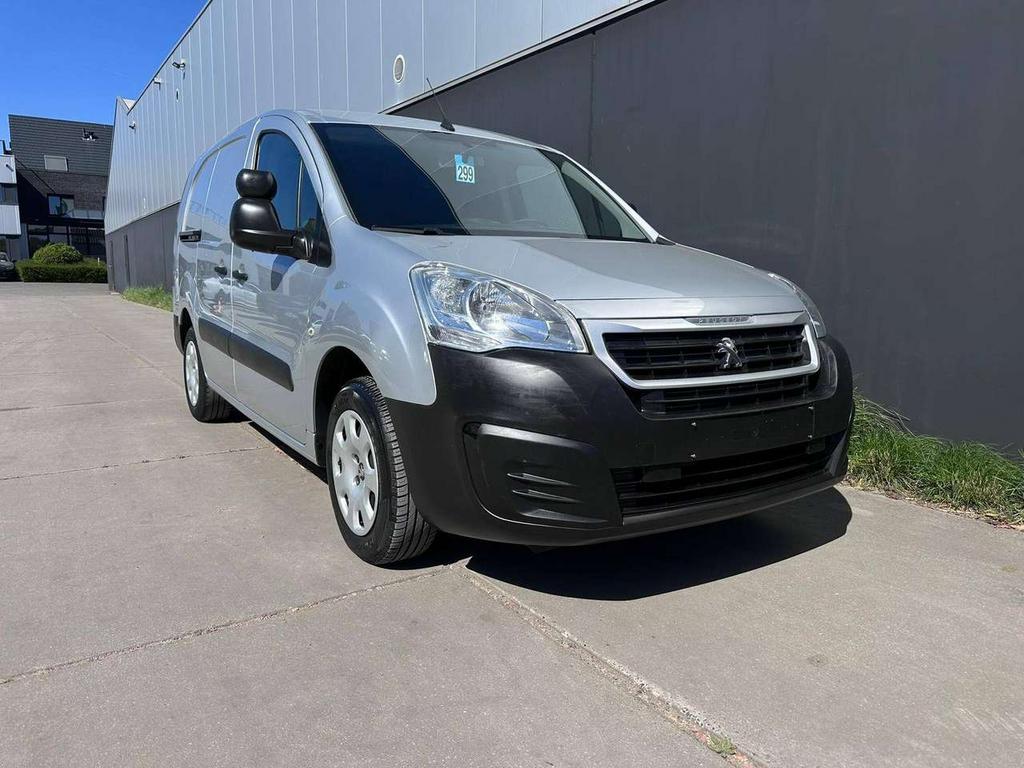 Peugeot Partner L2 / 99PK / Met Trekhaak / DIESEL EURO 6b, Auto's, Bestelwagens en Lichte vracht, ABS, Airbags, Airconditioning