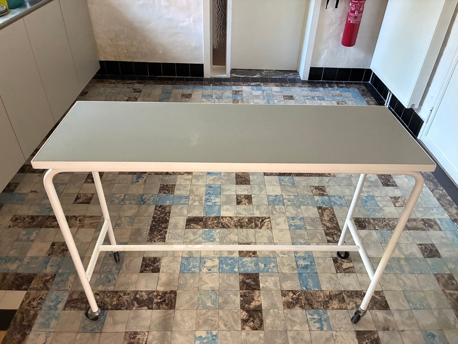industriële side table op wielen, Ophalen, Zo goed als nieuw