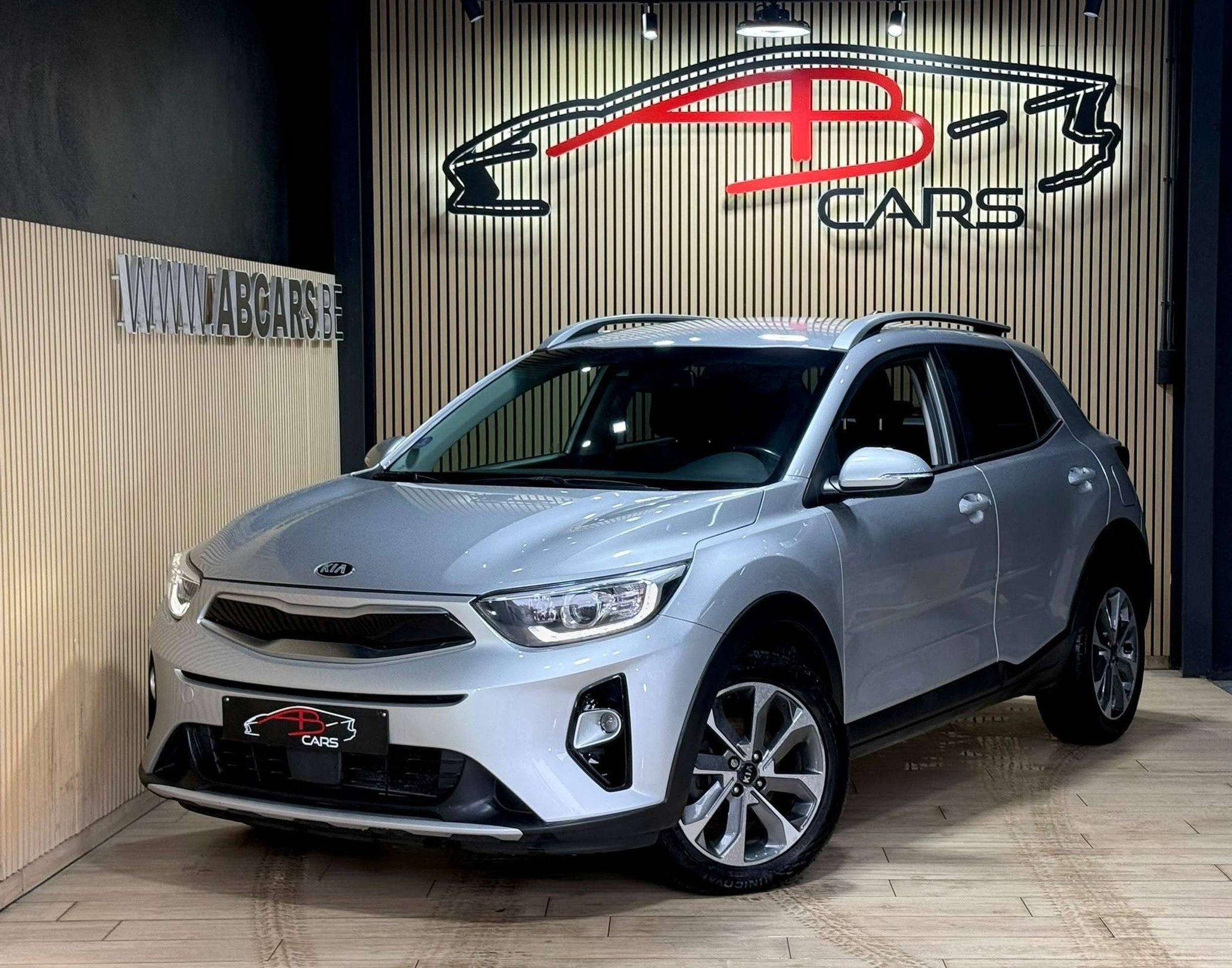 Kia Stonic 1.4i * GARANTIE 12 MOIS * 1ER PROP *, Autos, Cuir, Achat, Euro 6, Entreprise
