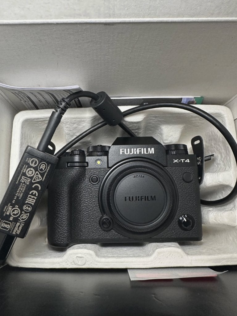 Fujifilm X-T4 + XF 16-55 mm f/2.8 - Parfait état, TV, Hi-fi & Vidéo, Fujifilm, Utilisé, Appareil photo hybride, Câble USB