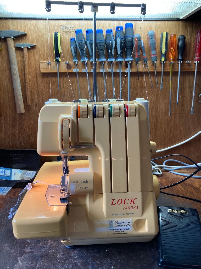 Lock 740 DSA (Singer, Pfaff, etc) - leuke startmachine, Hobby en Vrije tijd, Naaimachines en Toebehoren, Gebruikt, Lockmachine