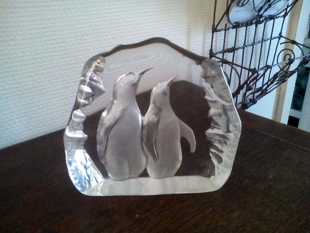 Sculpture De Pingouin En Cristal Mats Jonasson Suède Signé, Enlèvement ou Envoi