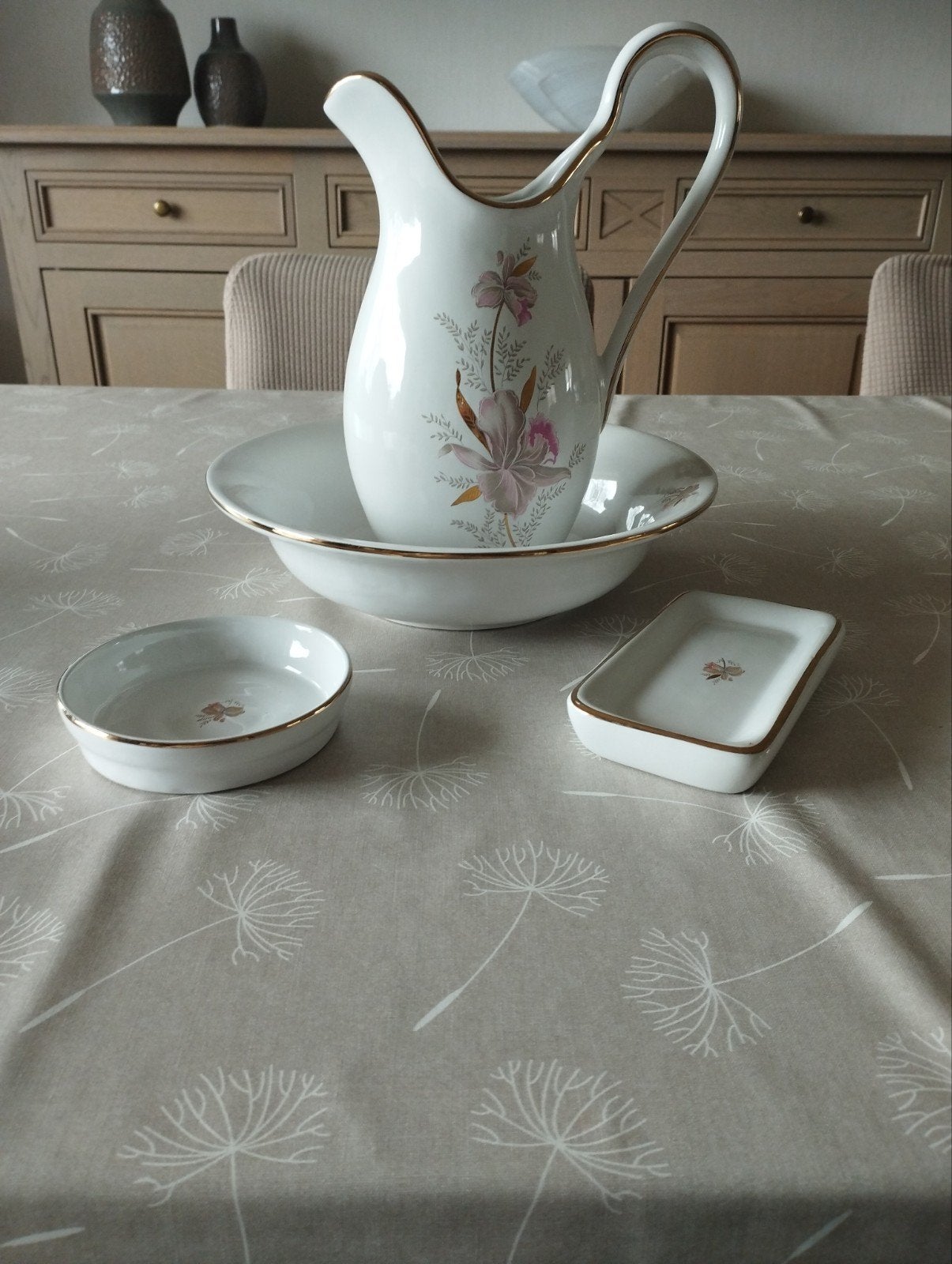 ensemble décoratif en plusieurs pièces, Enlèvement