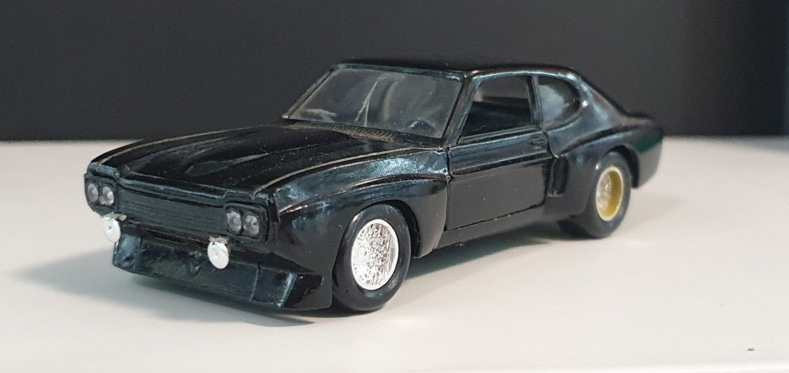 1/43 Ford Capri 2600 RV (nr. 1551), Hobby en Vrije tijd, Ophalen of Verzenden