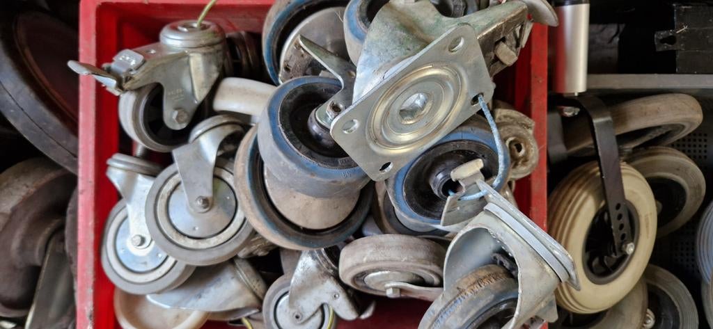 Lot de roulettes professionnelles (pivotantes, fixes, ...)