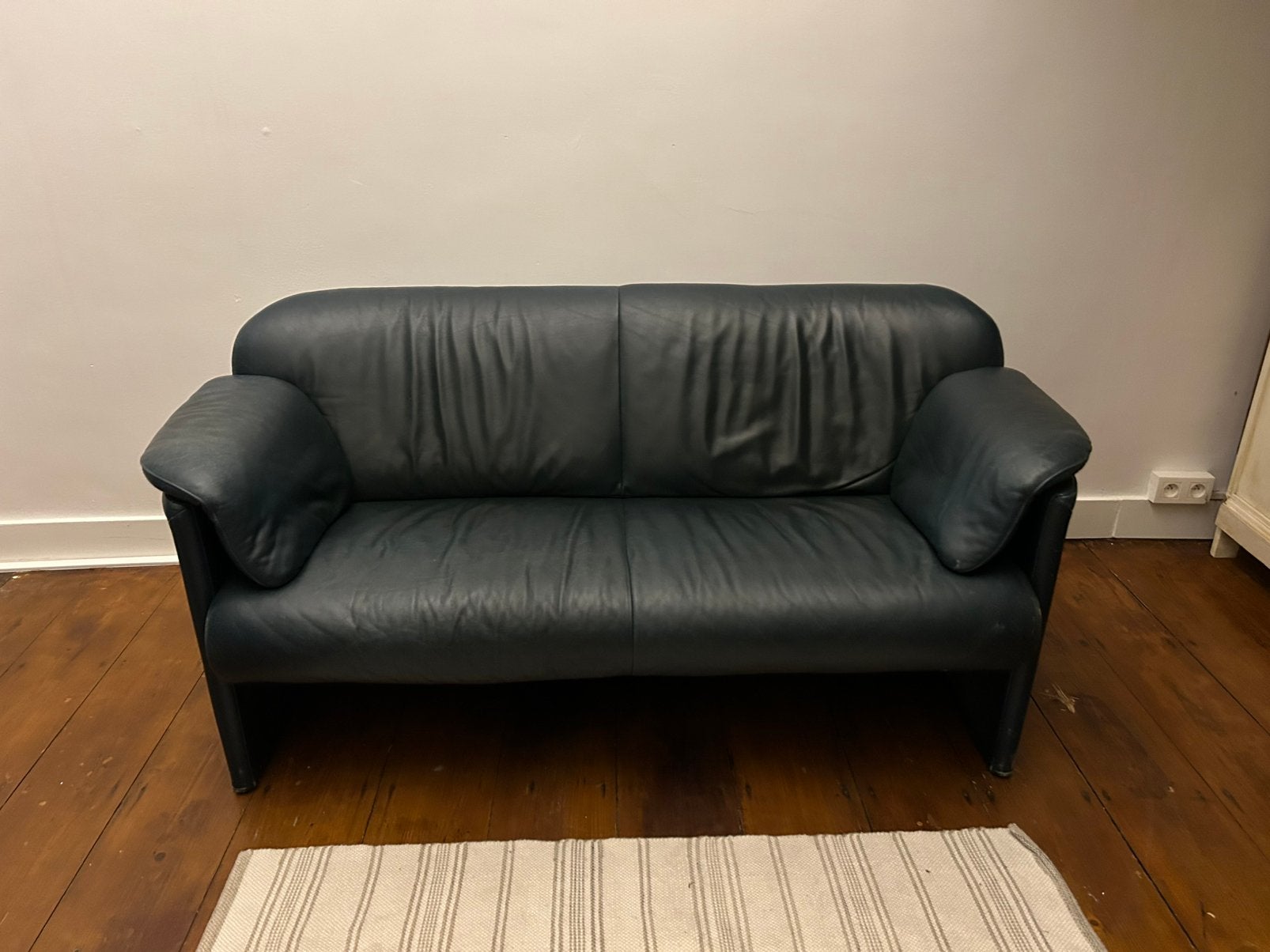 Leder 2-zit design merk Jori, Huis en Inrichting, Ophalen, Modern design, Gebruikt, Minder dan 75 cm