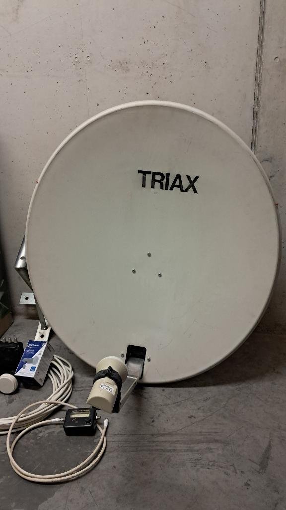 satellietschotel Triax met toebehoren, Ophalen, Gebruikt, (Schotel)antenne-accessoires