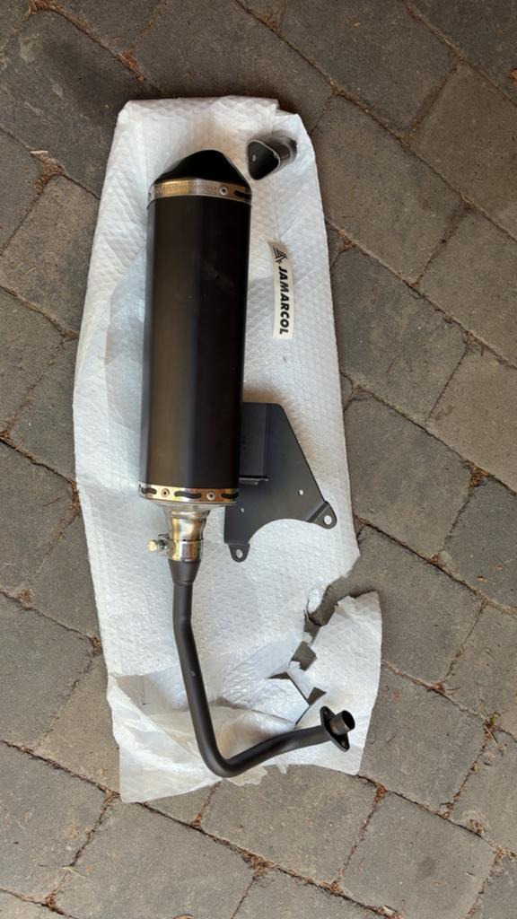 Uitlaat Jamarcol zwart Vespa 50cc 4 Takt 4V, Vélos & Vélomoteurs, Pièces de cyclomoteur | Scooters, Enlèvement, Neuf, Pot d'échappement