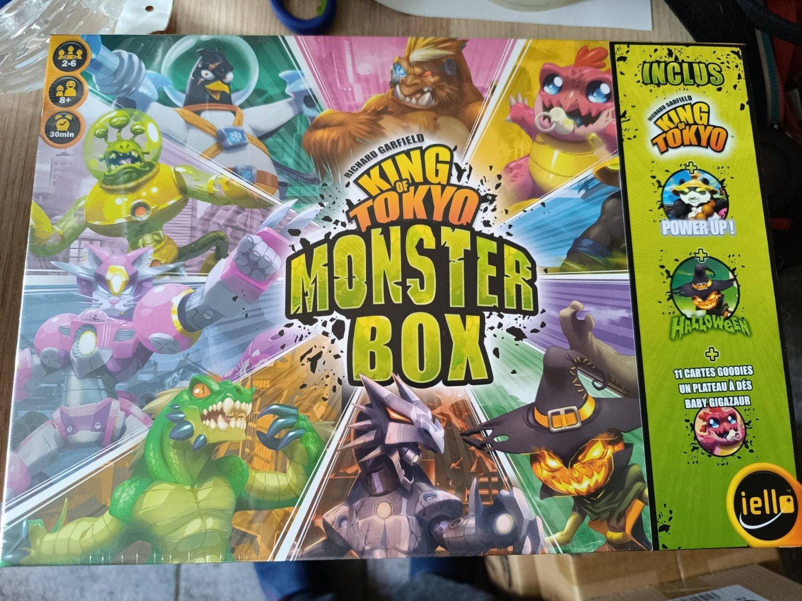 King of Tokyo monster box + une carte goodie, Ophalen of Verzenden, Nieuw, Iello
