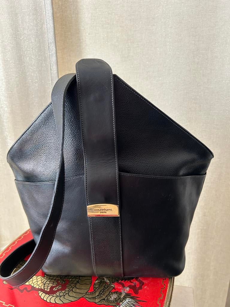 Courréges sac en cuir type seau noir, Bijoux, Sacs & Beauté, Sacs | Sacs Femme, Utilisé, Sac à bandoulière, Noir, Enlèvement ou Envoi