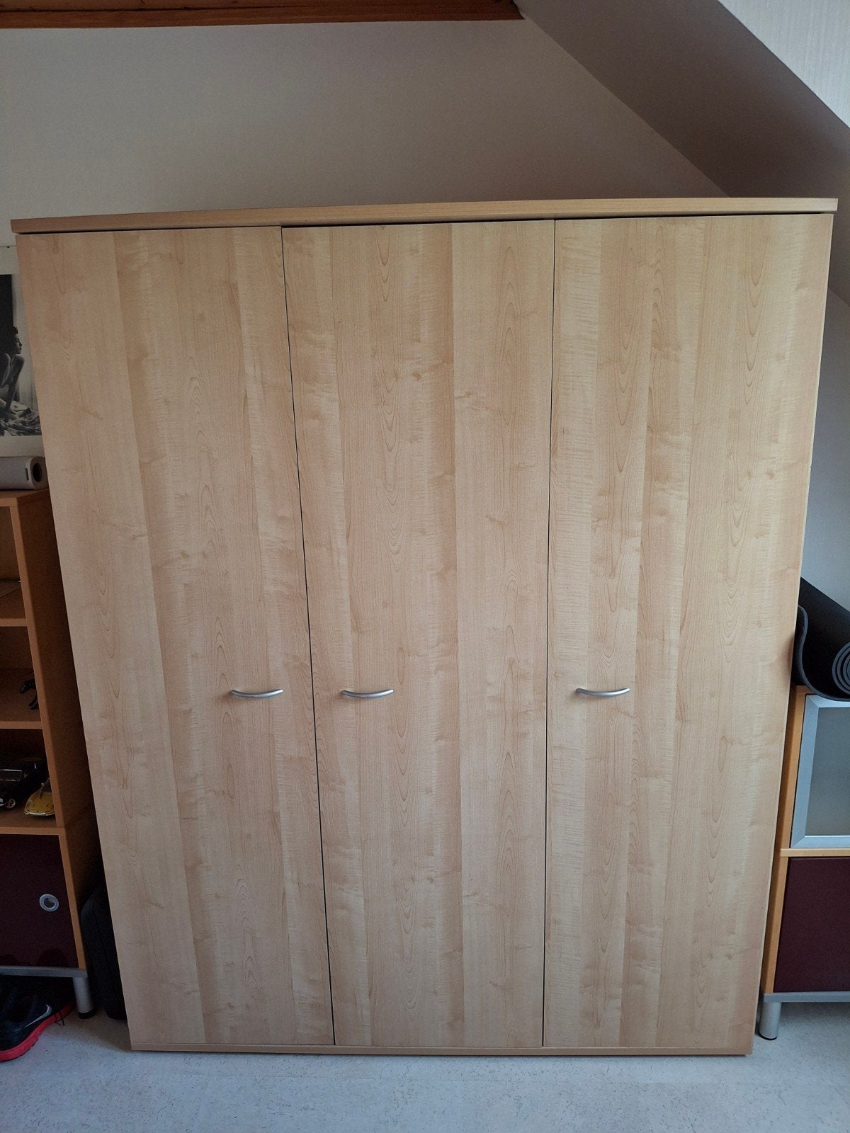 Armoire, 100 à 150 cm, Utilisé, Avec porte(s), Pin