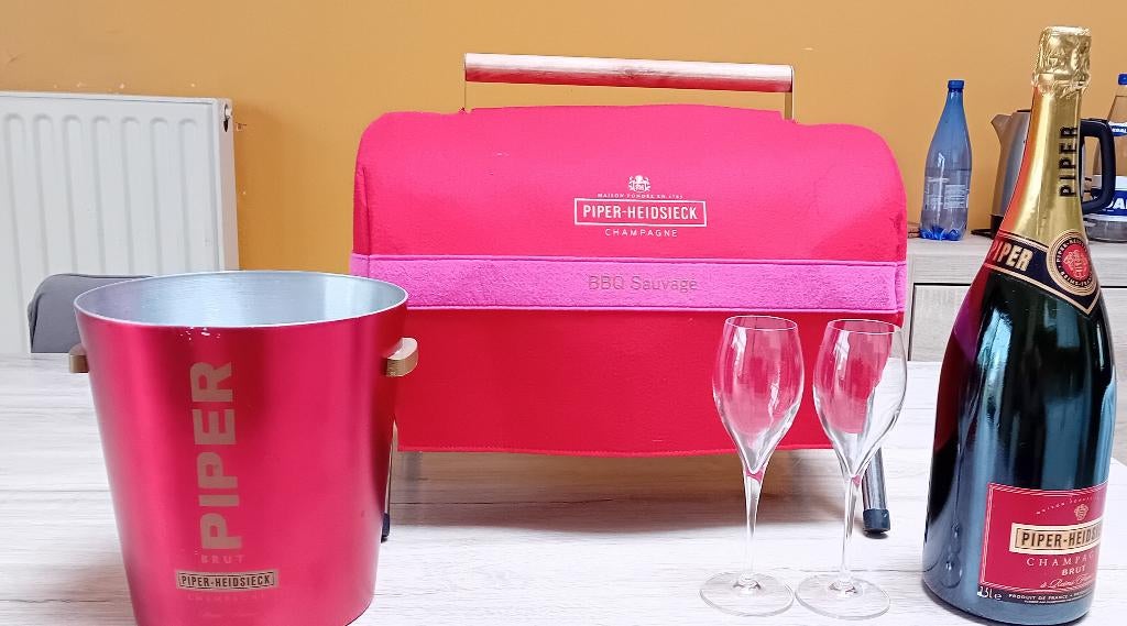 Piper Heidsieck set: fles champagne, bbq, emmer, glazen, Verzamelen, Wijnen, Ophalen, Nieuw, Champagne